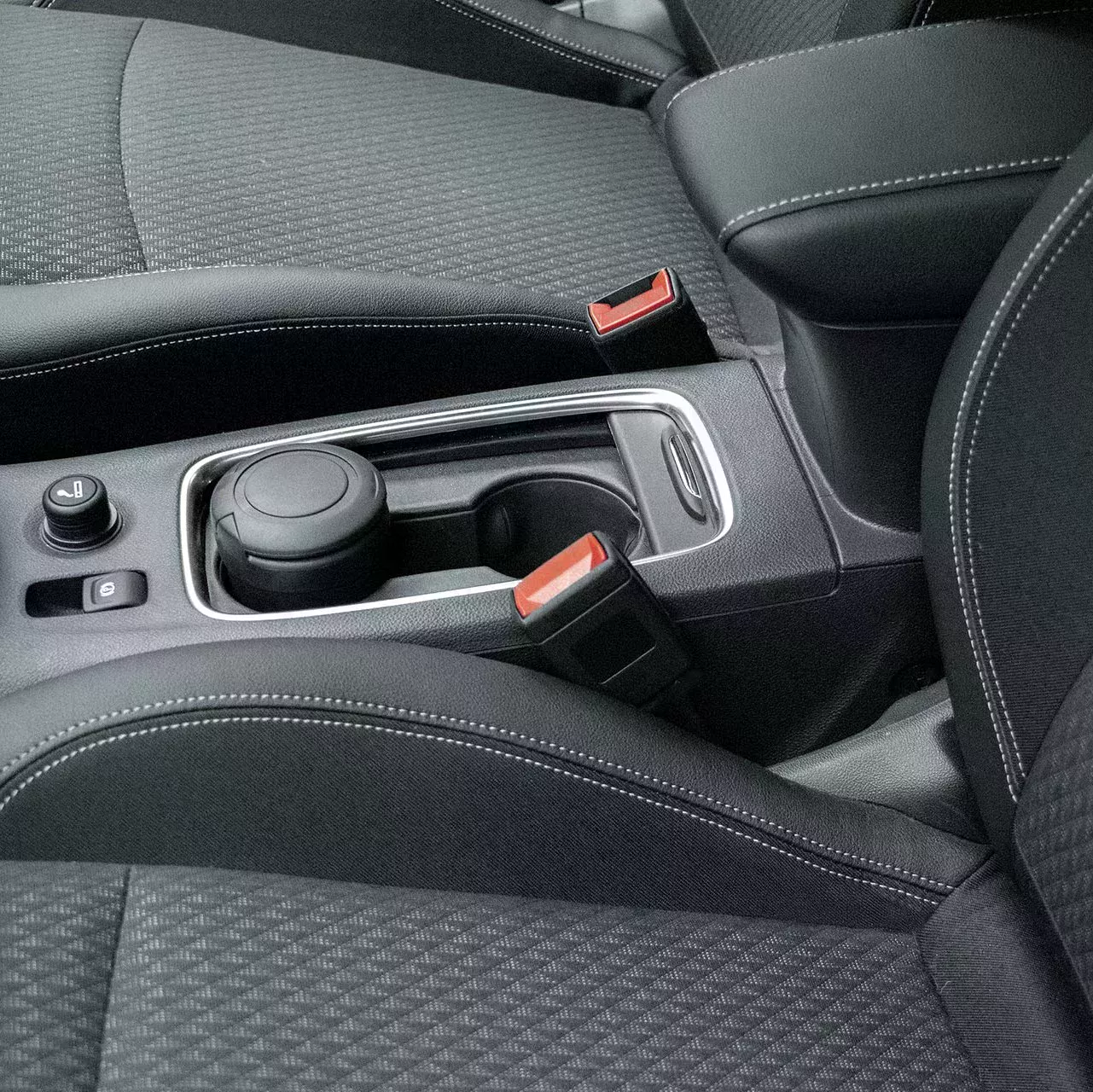 汽车座椅和安全带