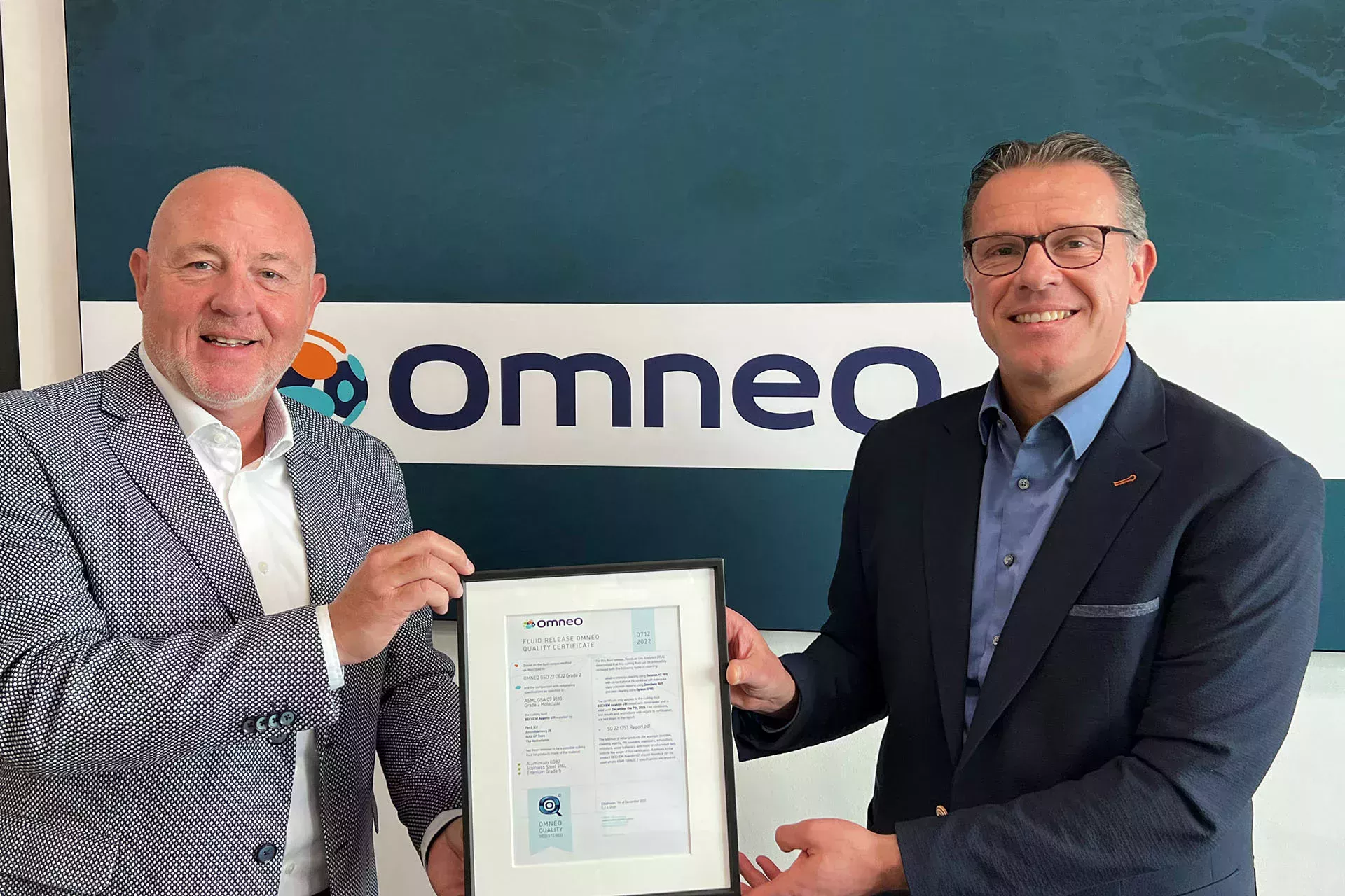 BECHEM 徽标和领先雇主徽标