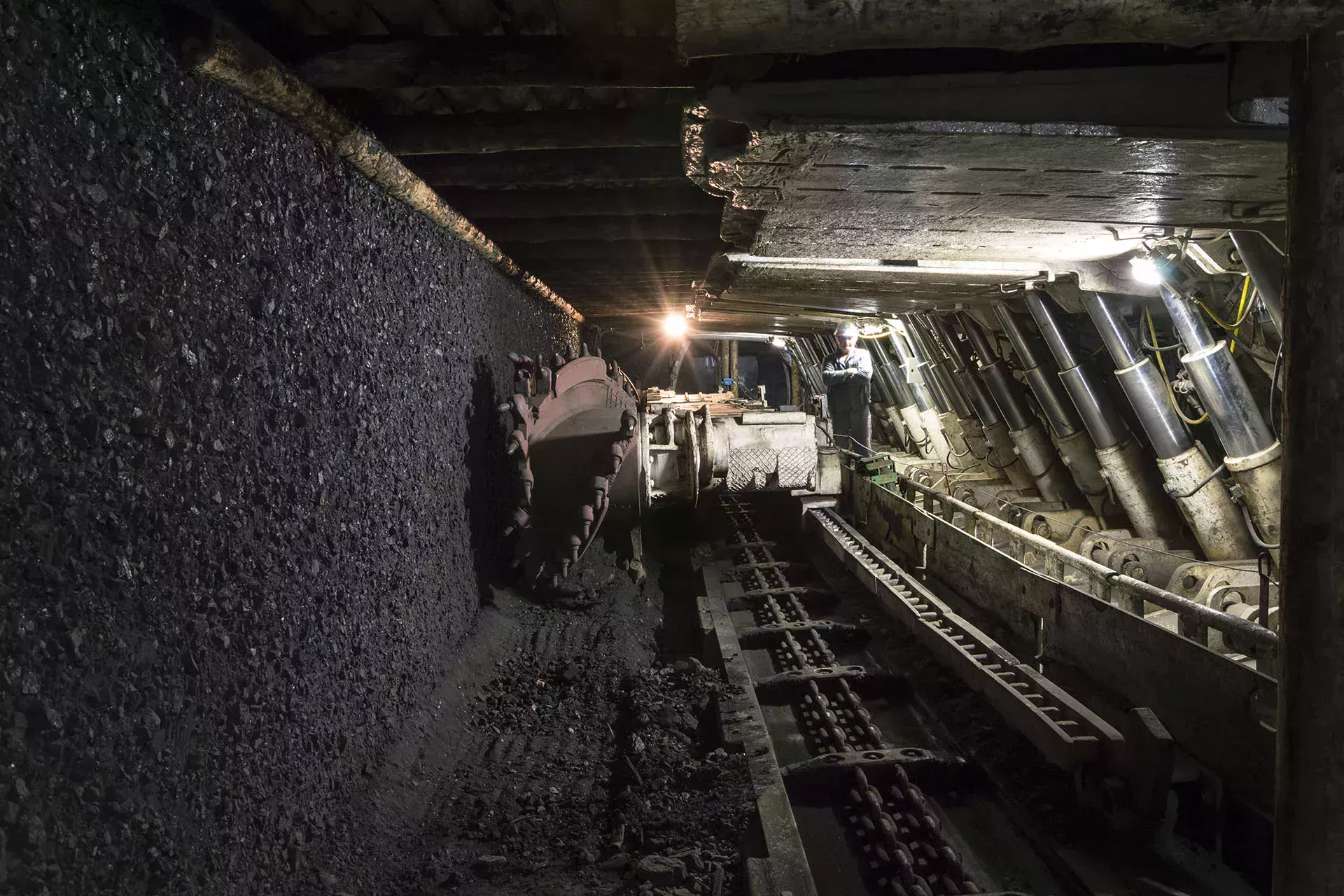 矿用剪切装载机