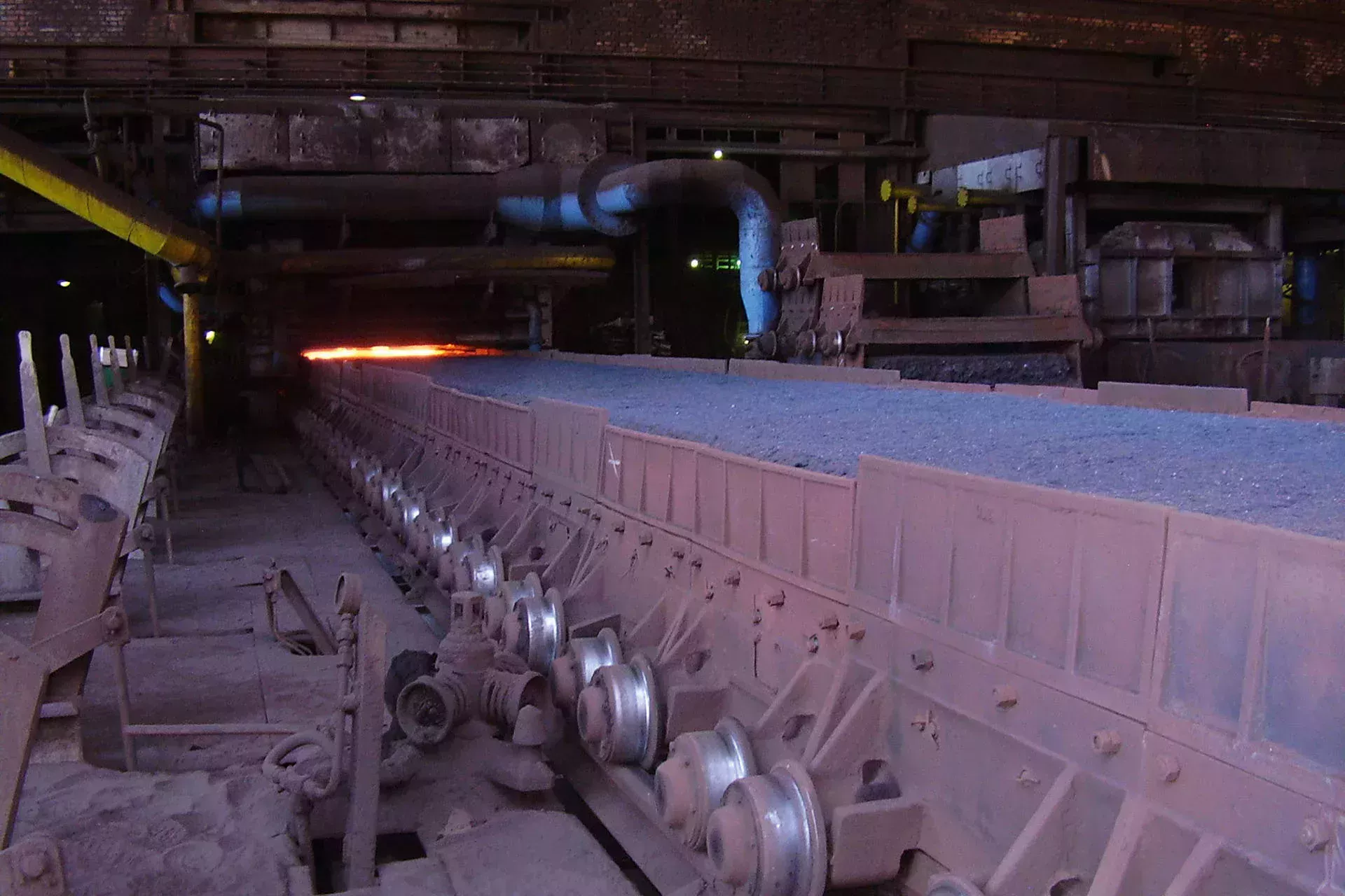 装配线上的钢铁