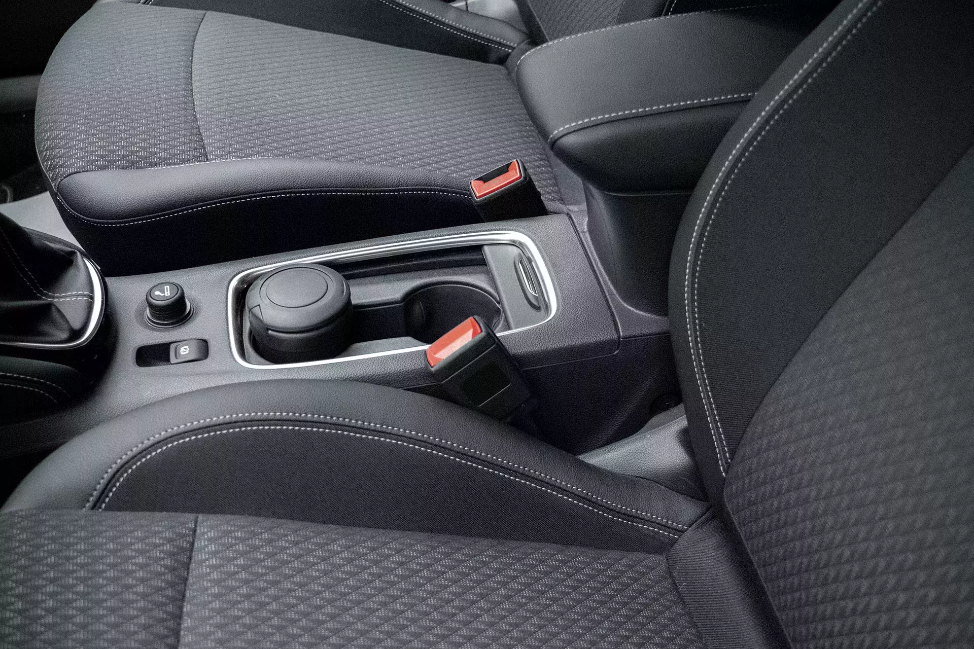 汽车座椅和安全带